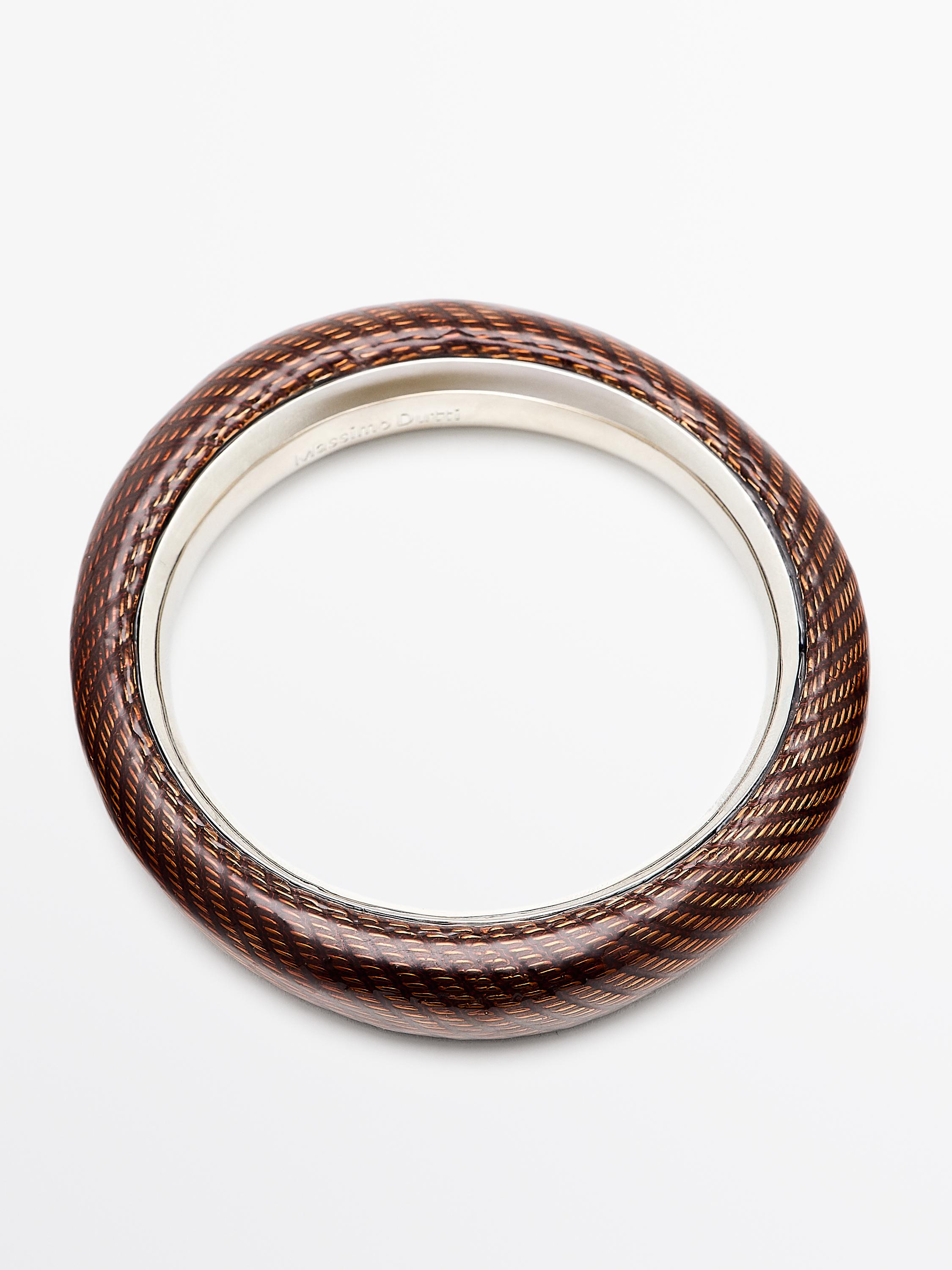 Textured enamelled bracelet